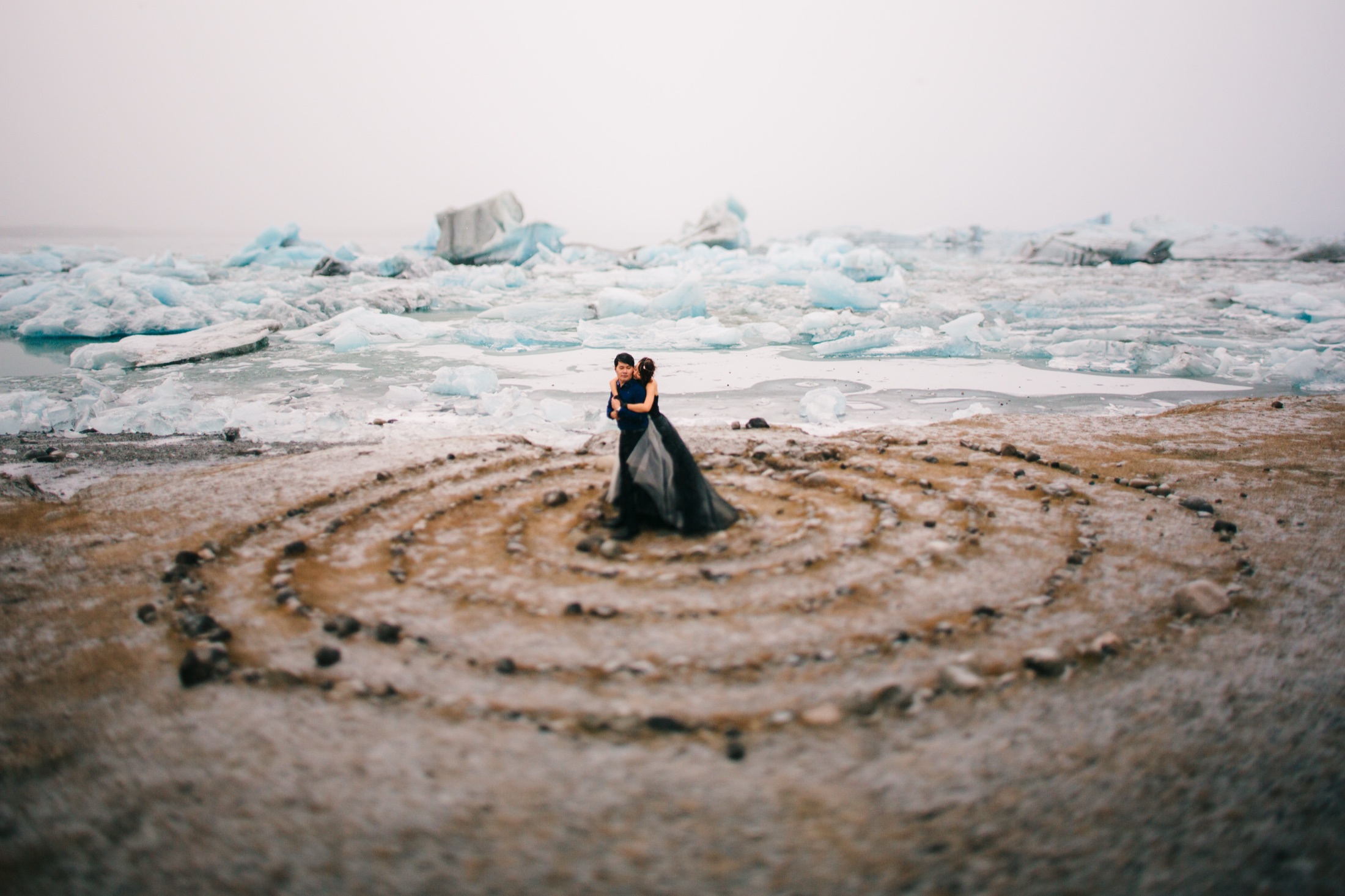Iceland elopement photographer — couple at glacier lagoon diamond beach